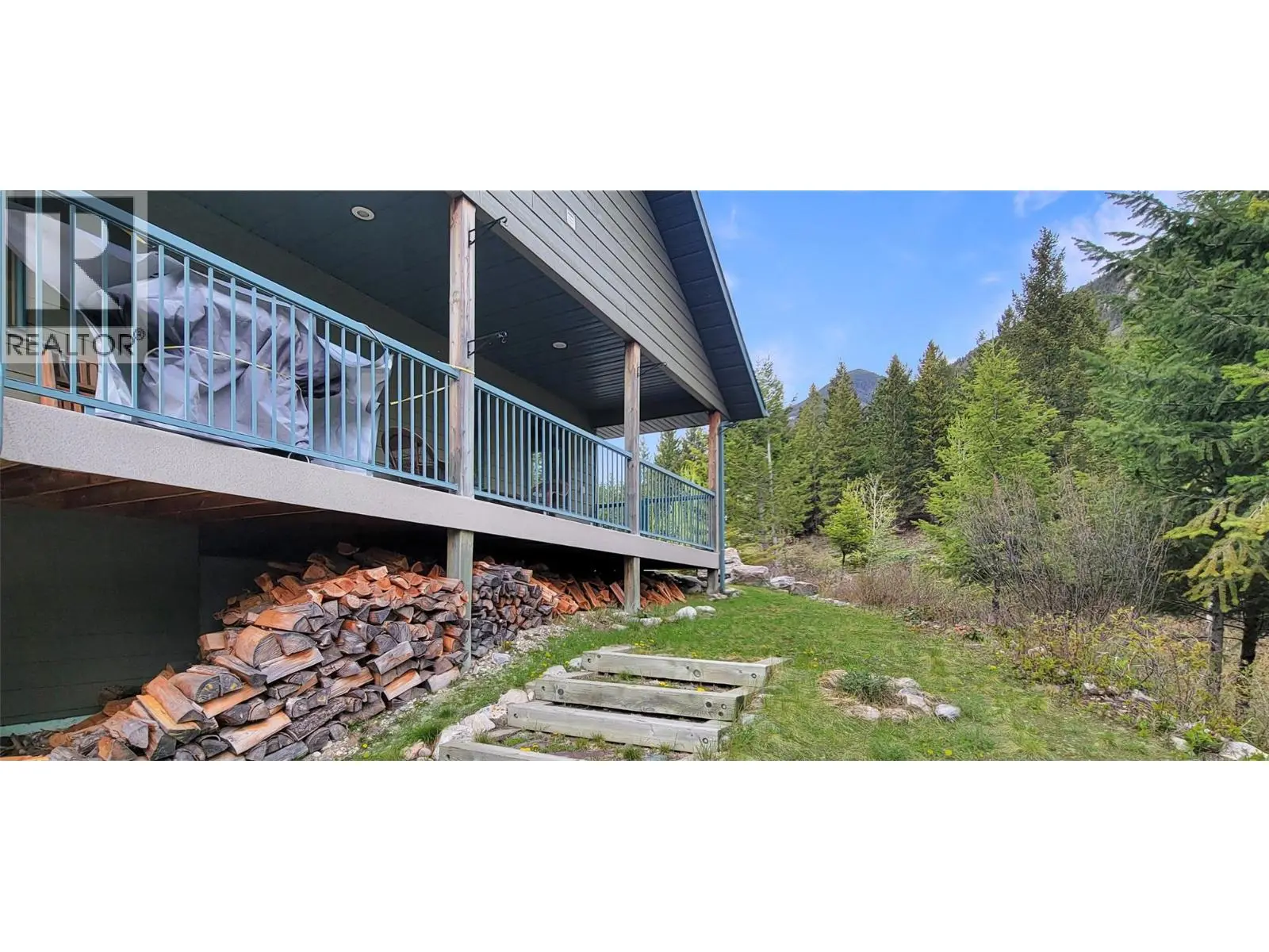 2360/2380 95 Highway. Spillimacheen, British Columbia