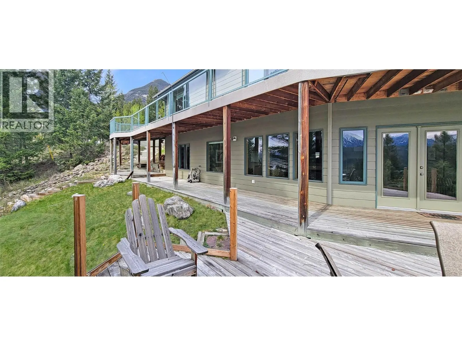 2360/2380 95 Highway. Spillimacheen, British Columbia