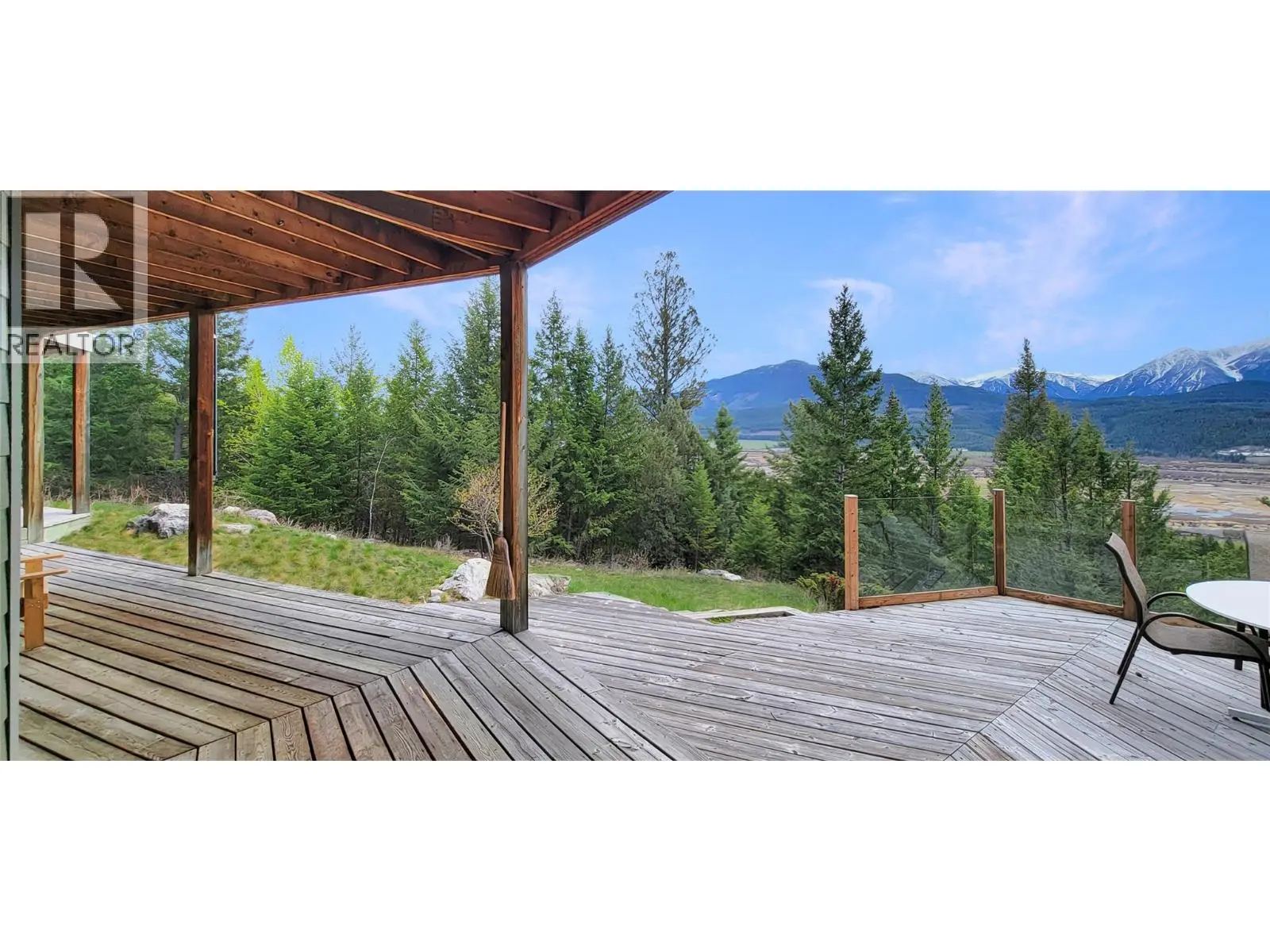 2360/2380 95 Highway. Spillimacheen, British Columbia