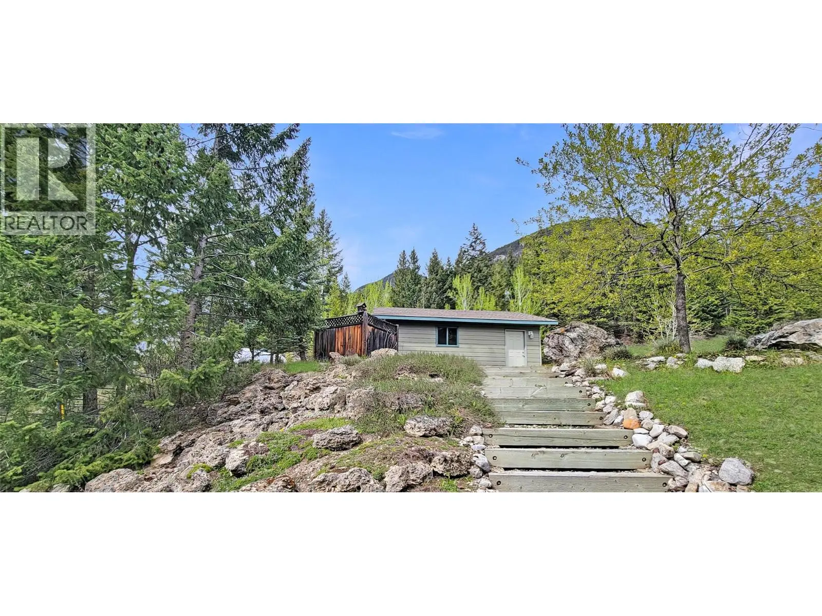 2360/2380 95 Highway. Spillimacheen, British Columbia
