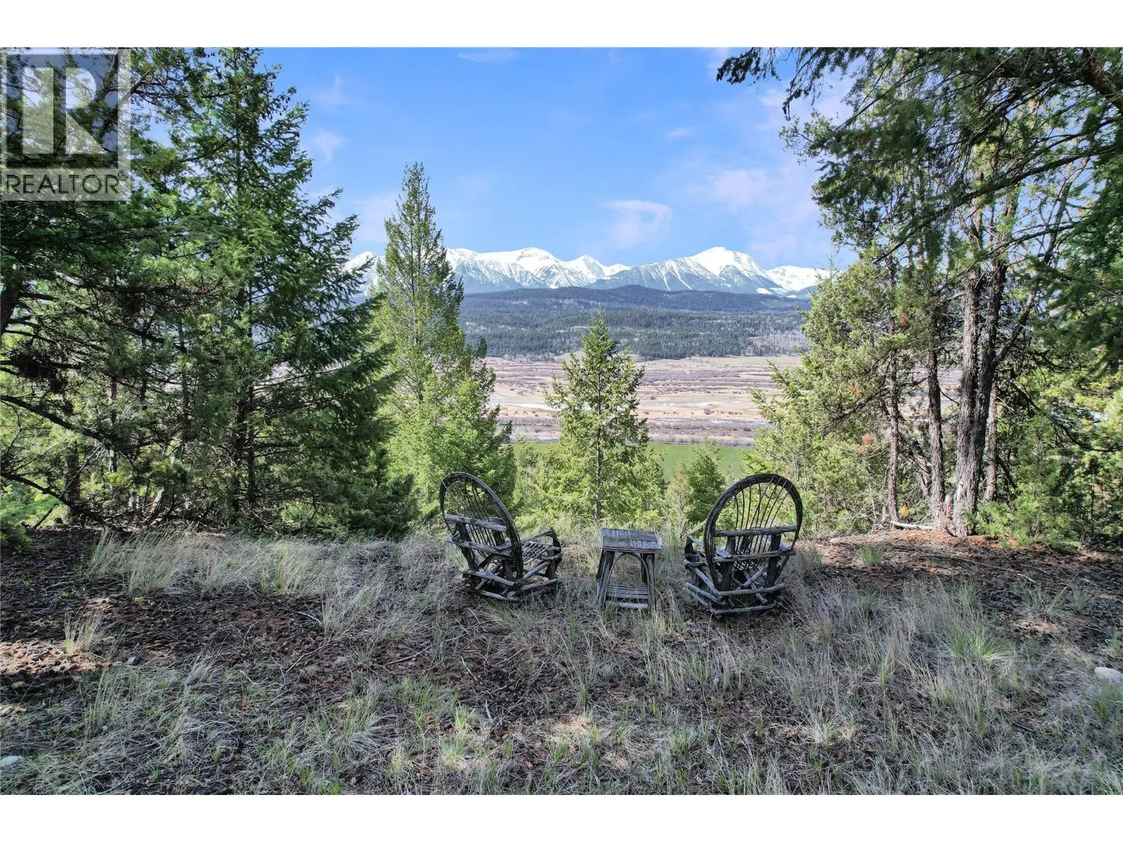 2360/2380 95 Highway. Spillimacheen, British Columbia