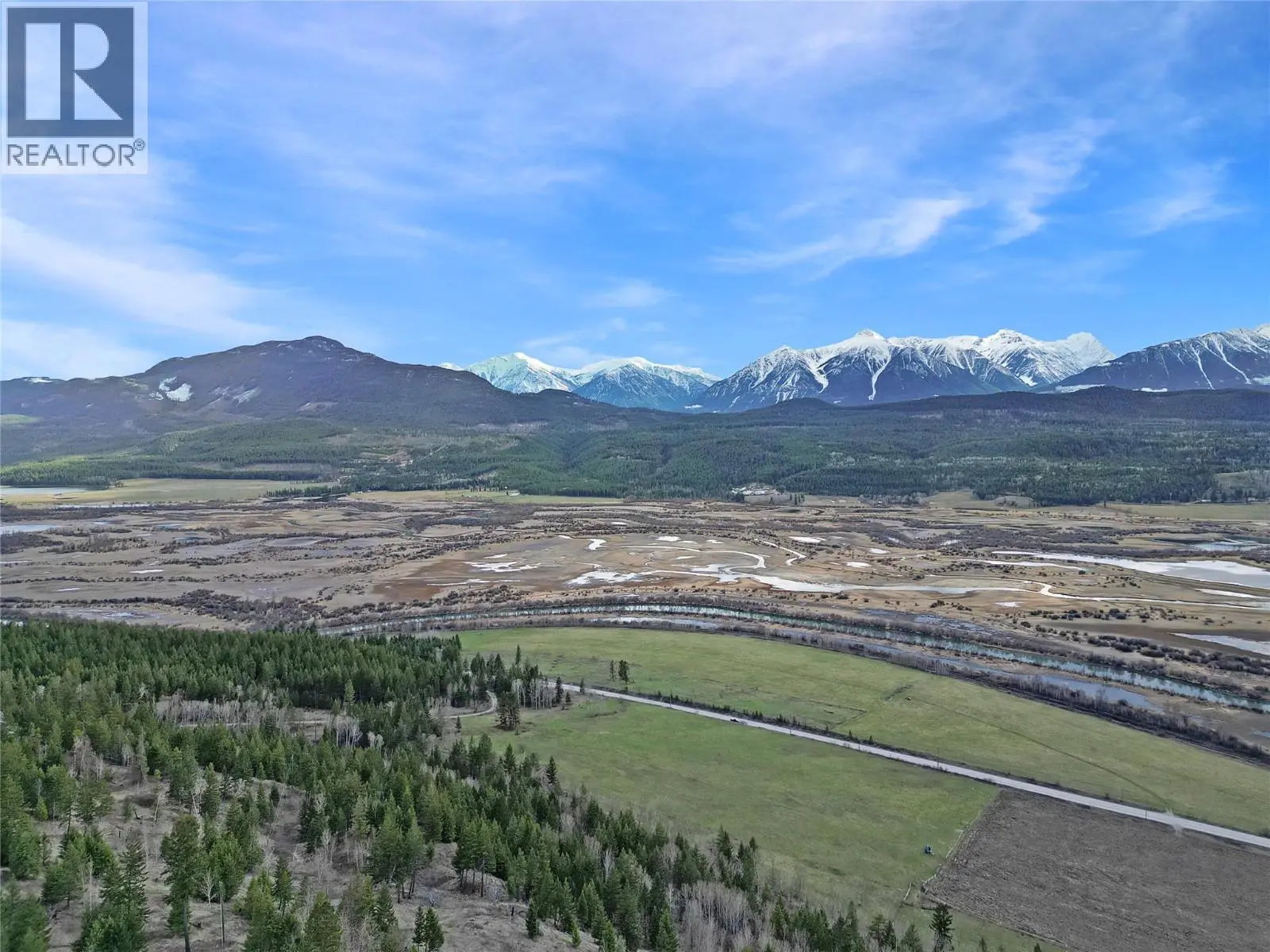 2360/2380 95 Highway. Spillimacheen, British Columbia