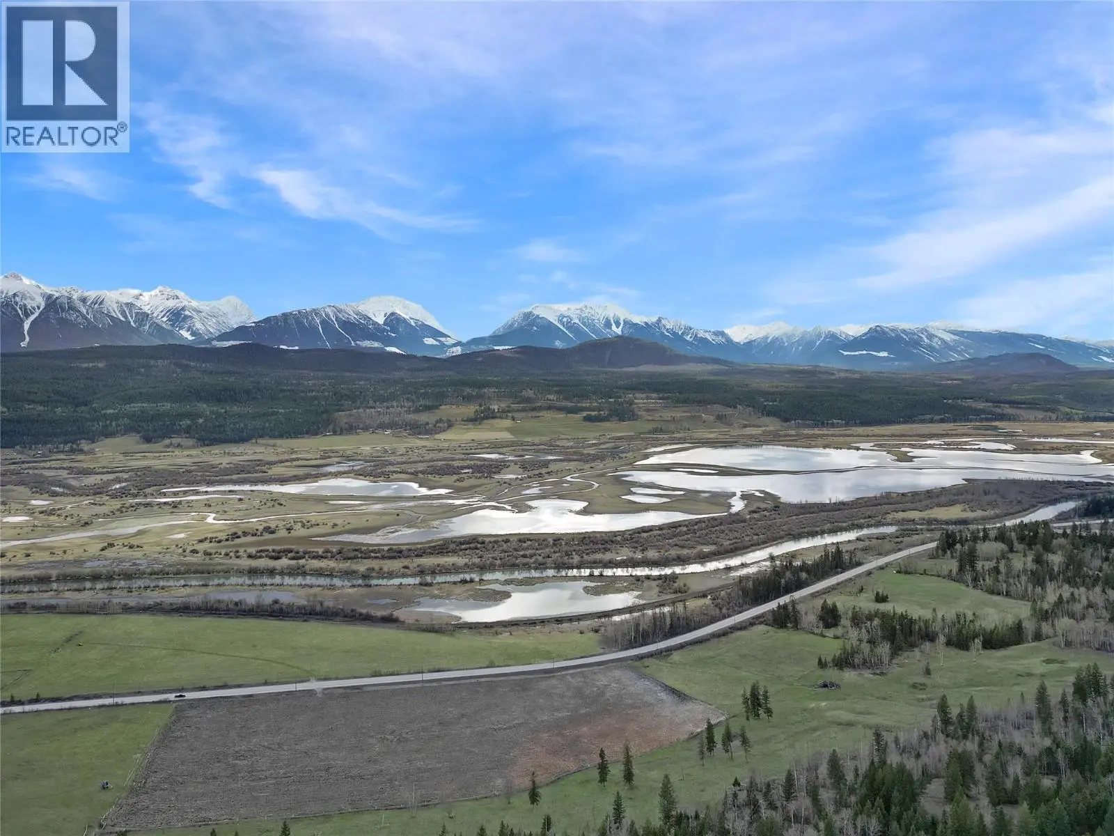 2360/2380 95 Highway. Spillimacheen, British Columbia