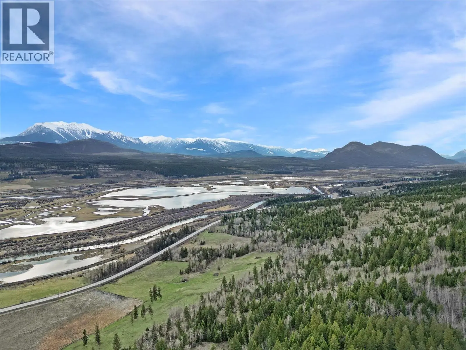 2360/2380 95 Highway. Spillimacheen, British Columbia
