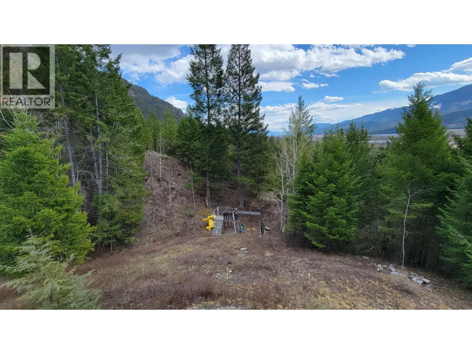 2360/2380 95 Highway. Spillimacheen, British Columbia