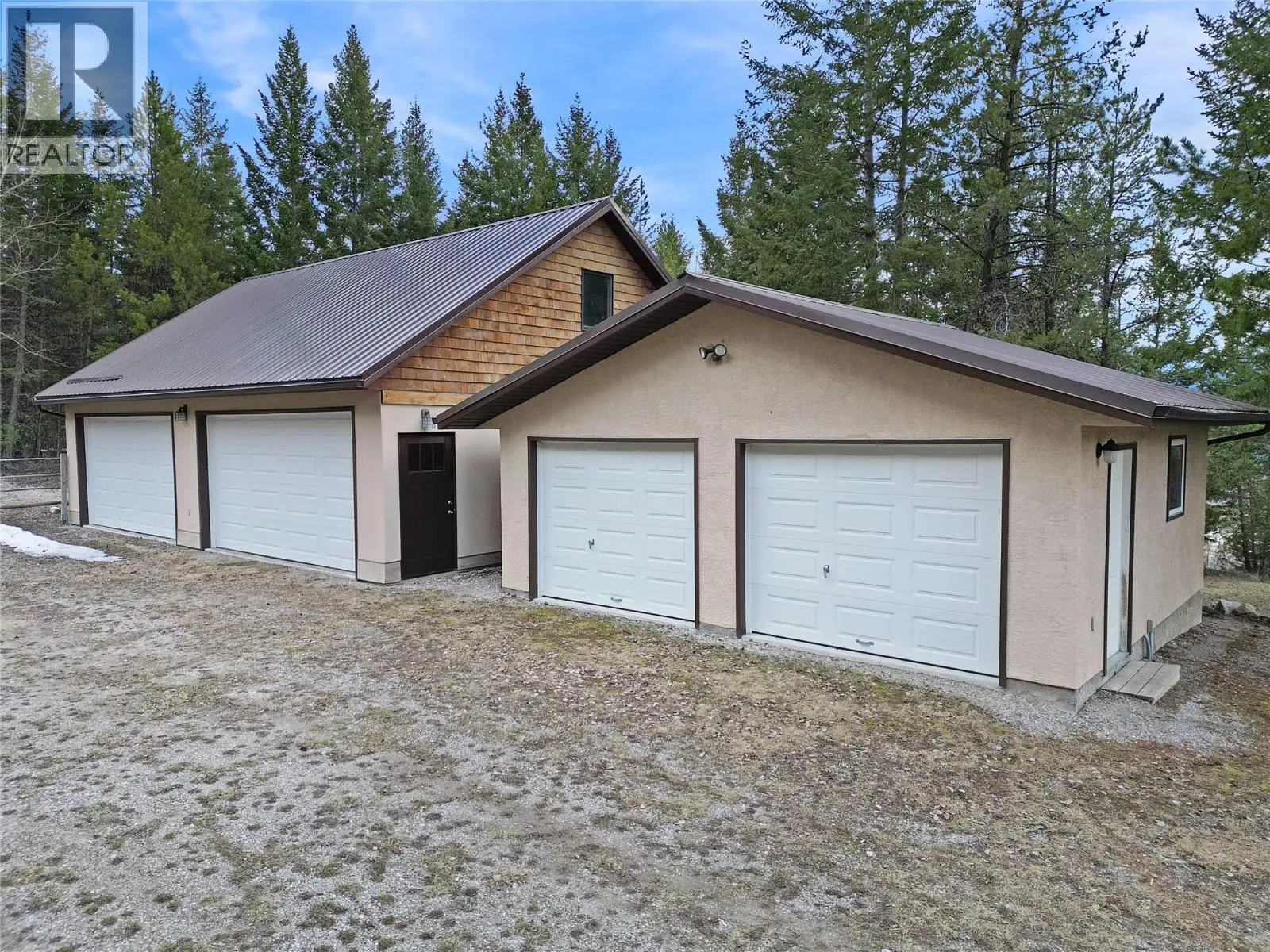 2360/2380 95 Highway. Spillimacheen, British Columbia
