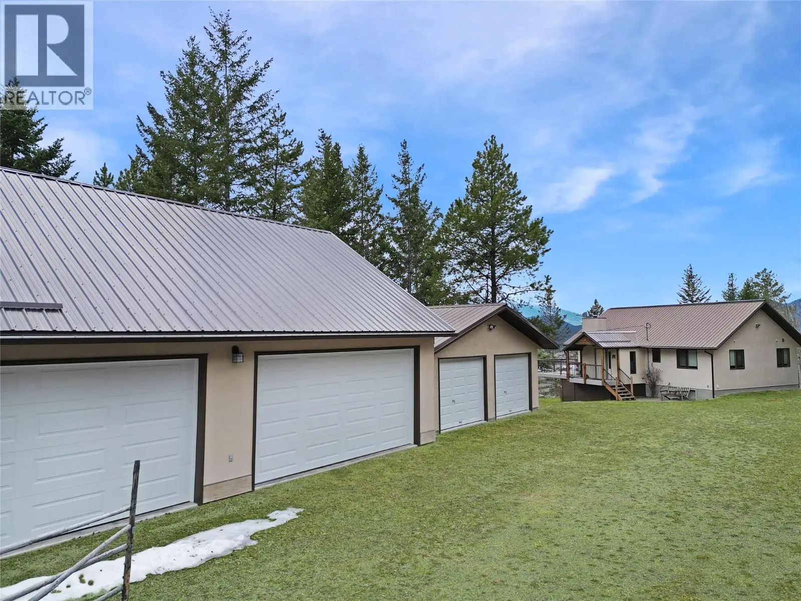 2360/2380 95 Highway. Spillimacheen, British Columbia