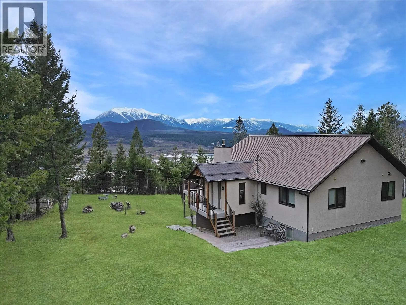 2360/2380 95 Highway. Spillimacheen, British Columbia