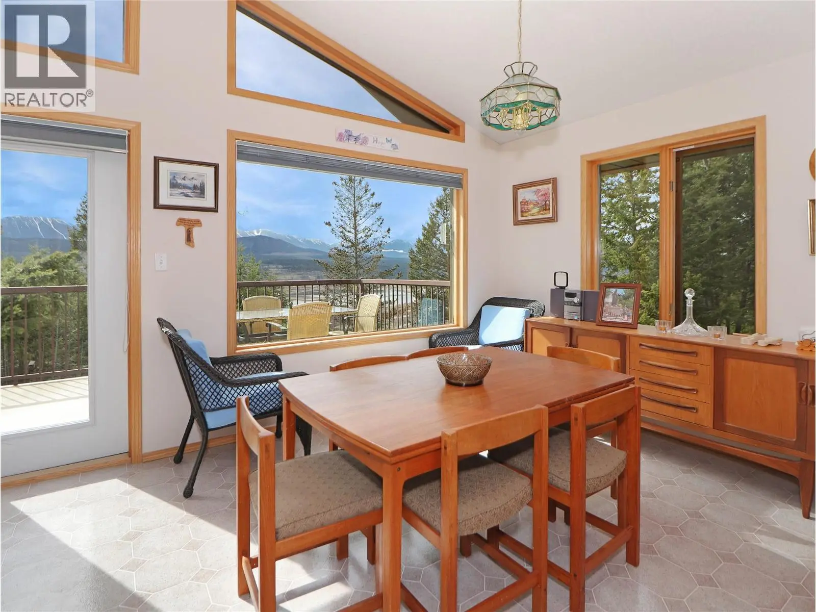 2360/2380 95 Highway. Spillimacheen, British Columbia