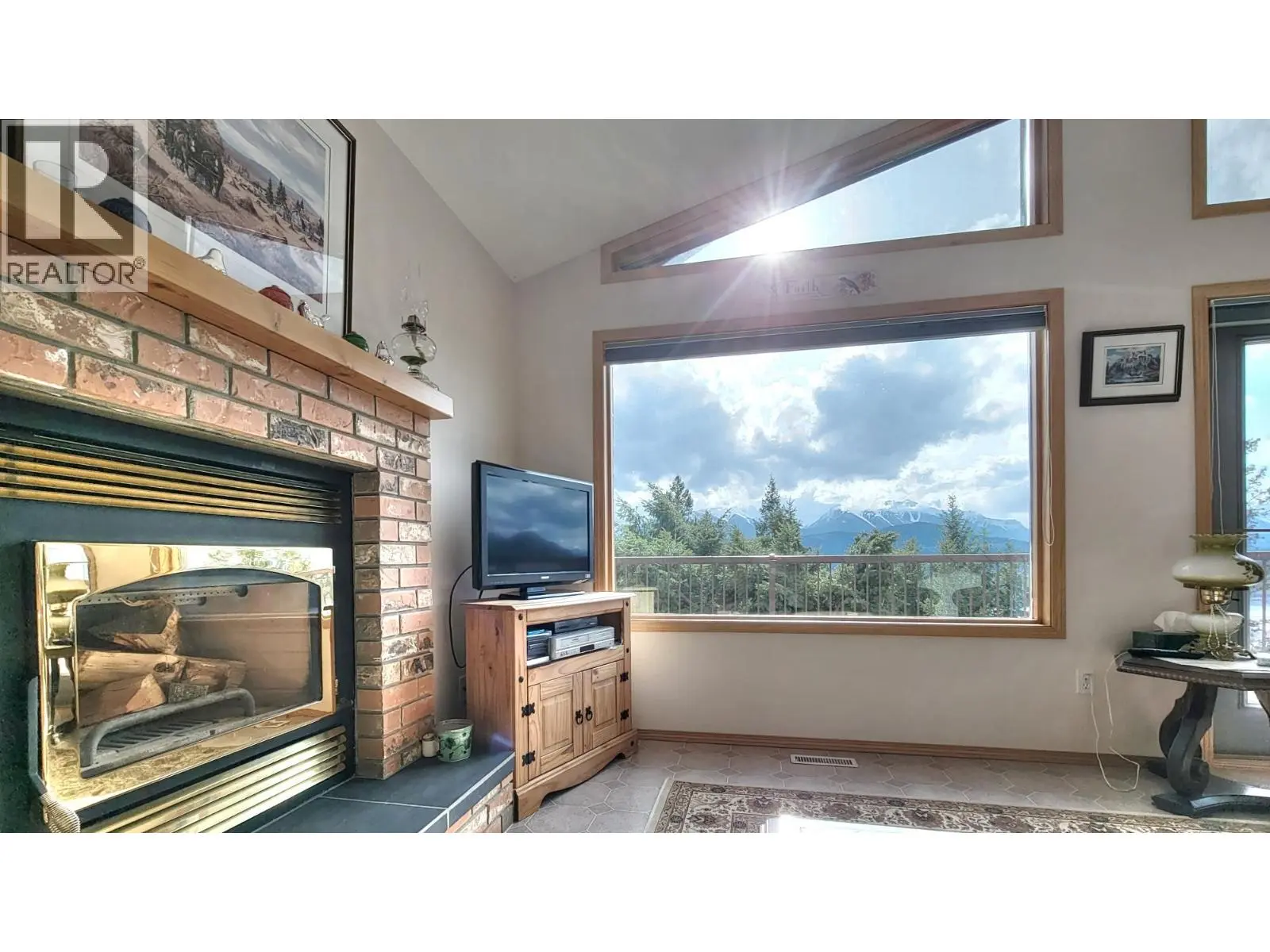 2360/2380 95 Highway. Spillimacheen, British Columbia