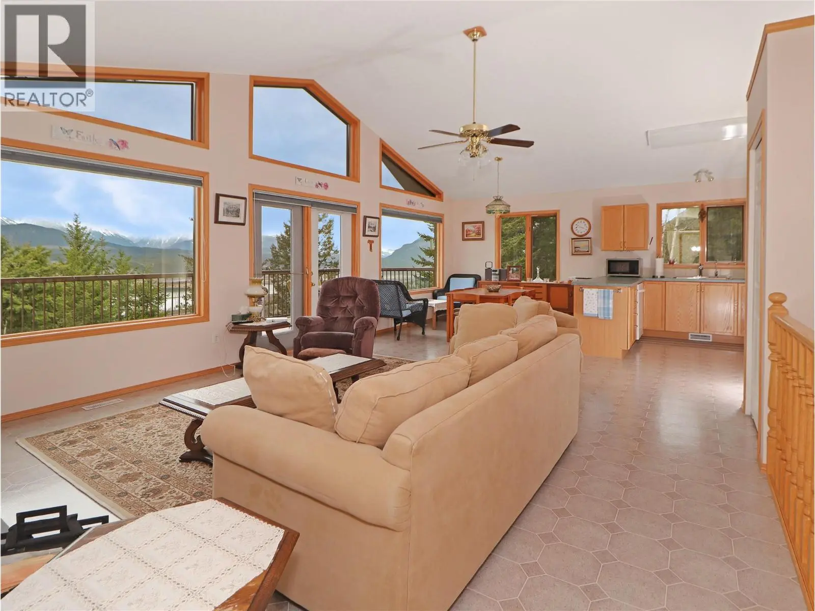 2360/2380 95 Highway. Spillimacheen, British Columbia