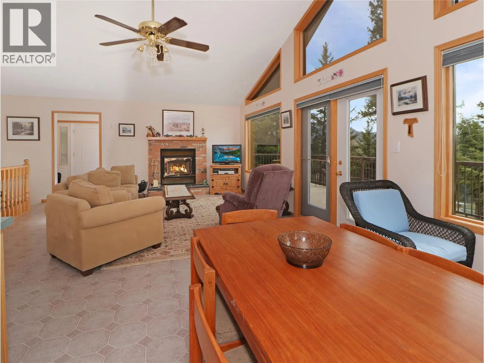 2360/2380 95 Highway. Spillimacheen, British Columbia