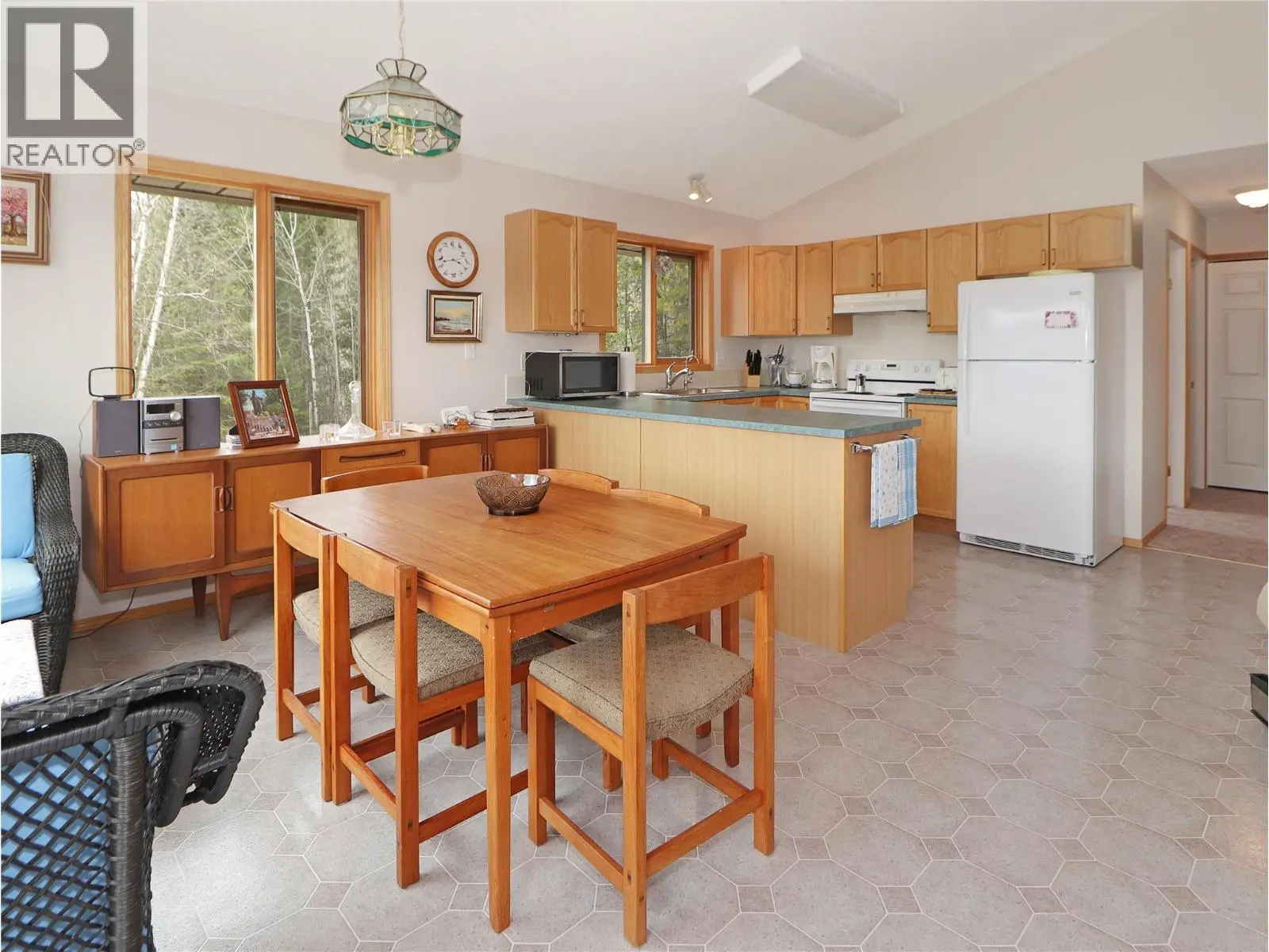 2360/2380 95 Highway. Spillimacheen, British Columbia