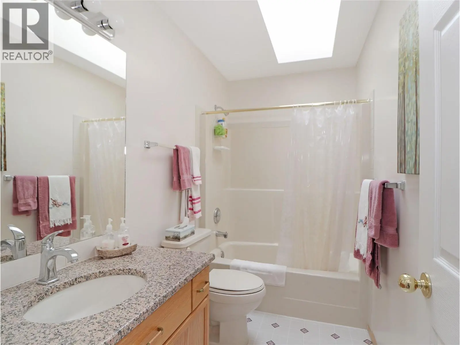 2360/2380 95 Highway. Spillimacheen, British Columbia