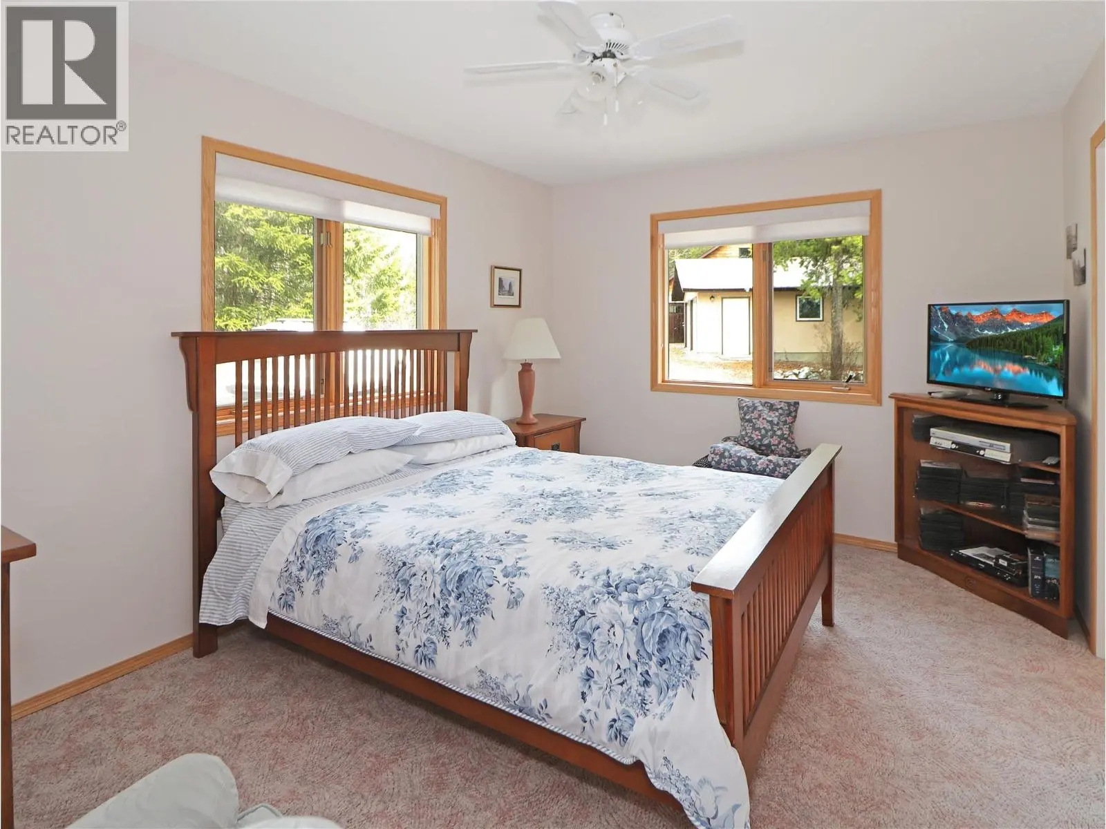 2360/2380 95 Highway. Spillimacheen, British Columbia