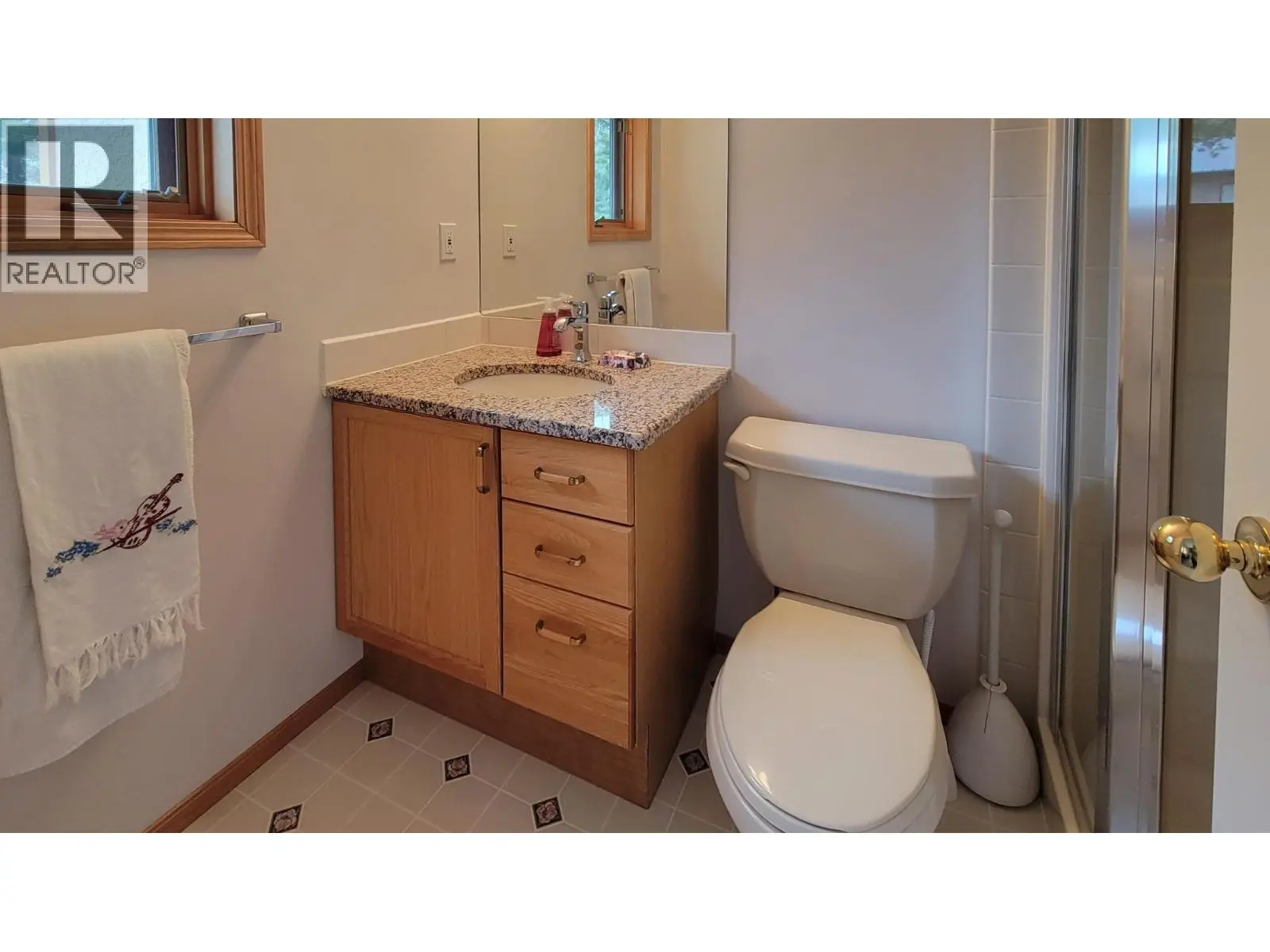 2360/2380 95 Highway. Spillimacheen, British Columbia