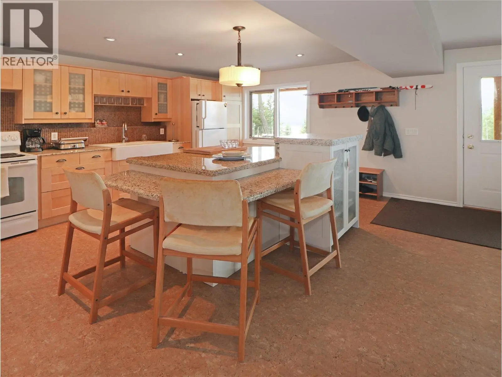 2360/2380 95 Highway. Spillimacheen, British Columbia