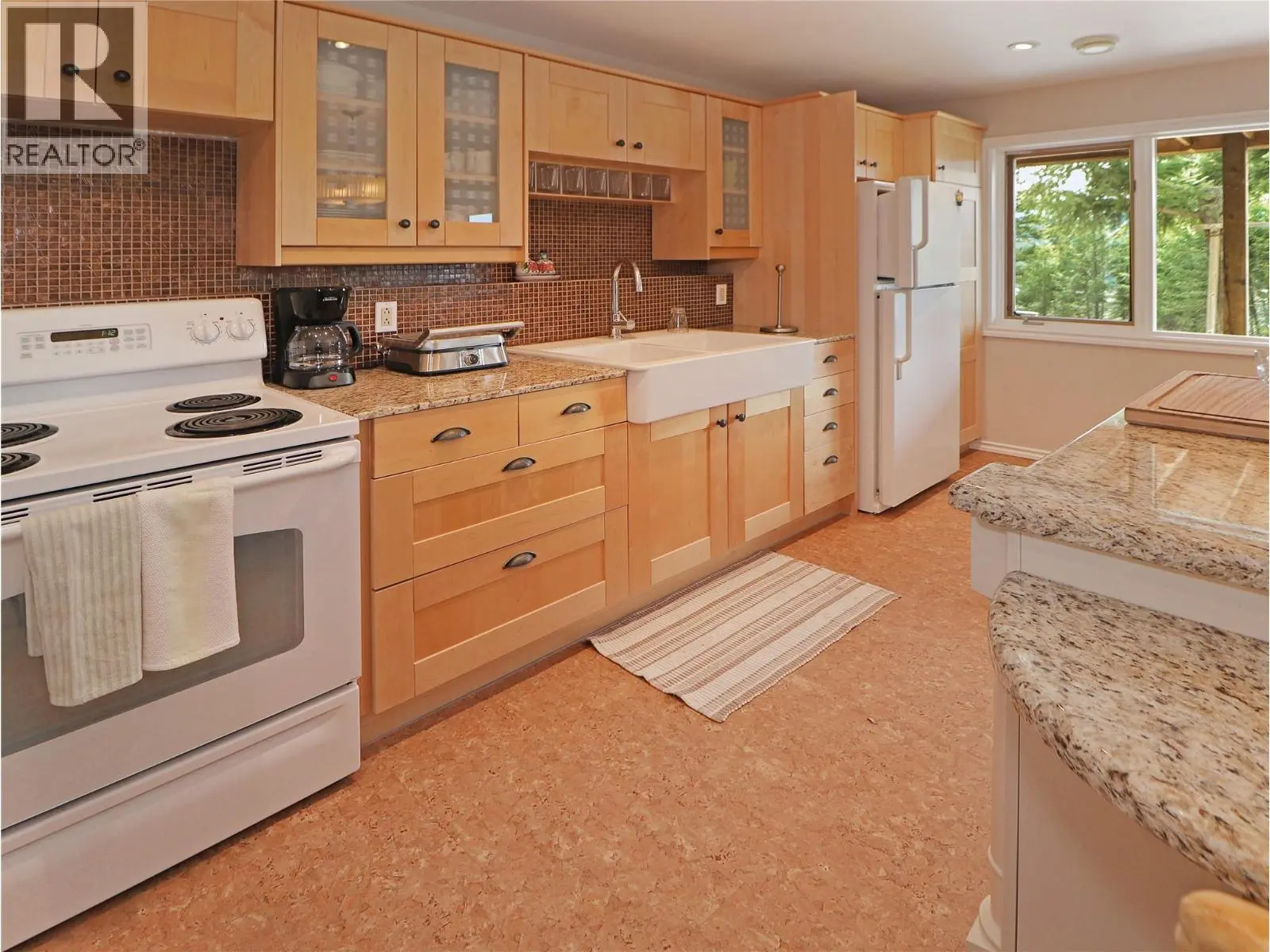 2360/2380 95 Highway. Spillimacheen, British Columbia