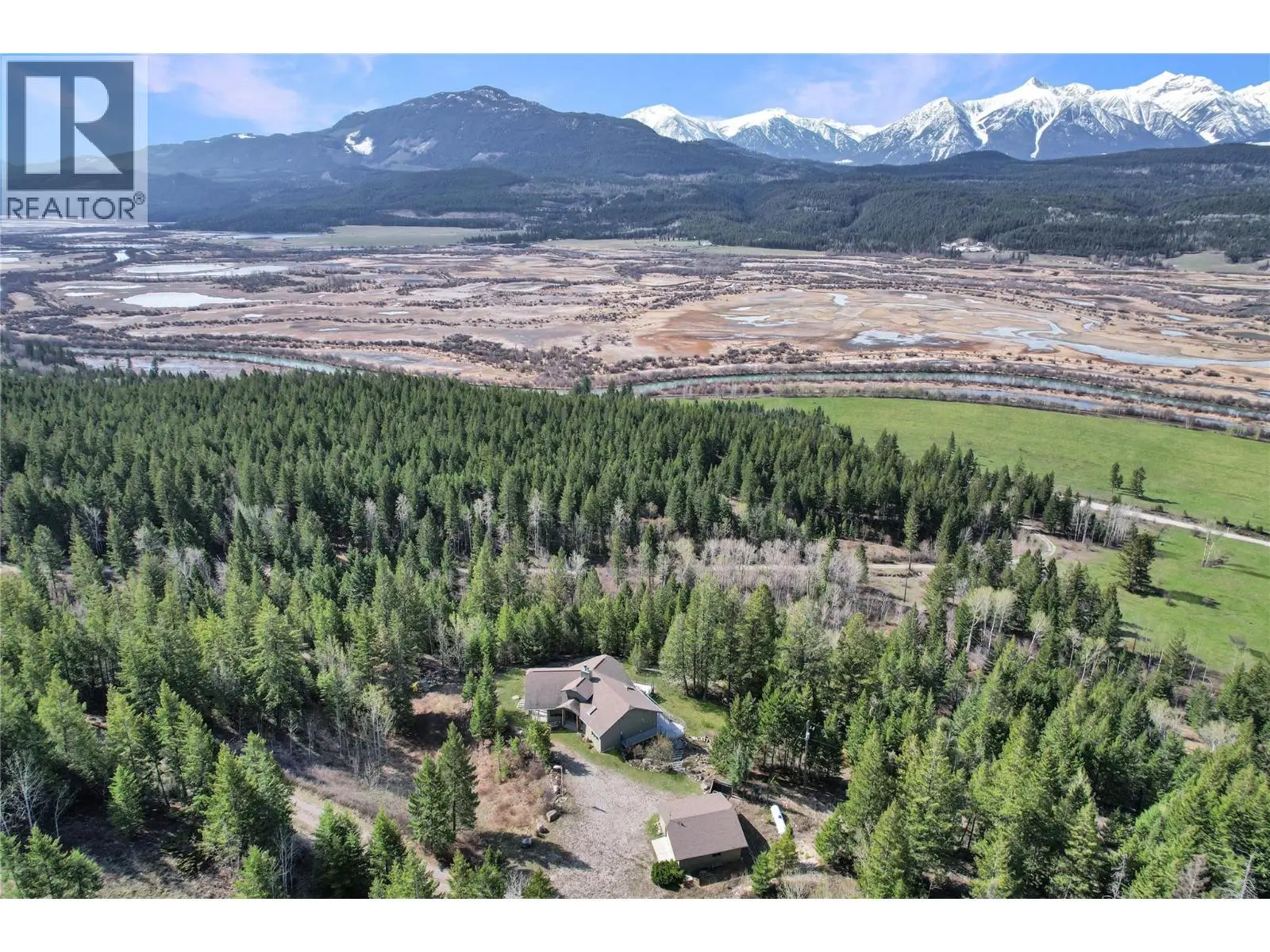 2360/2380 95 Highway. Spillimacheen, British Columbia