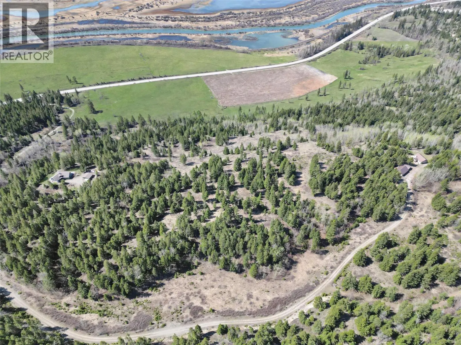 2360/2380 95 Highway. Spillimacheen, British Columbia