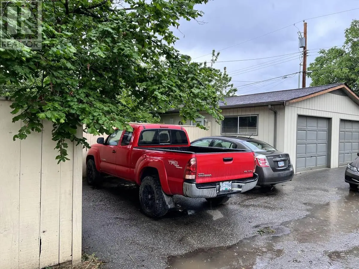 864 Lawson Avenue. Kelowna, British Columbia