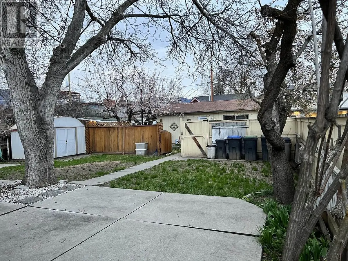 864 Lawson Avenue. Kelowna, British Columbia