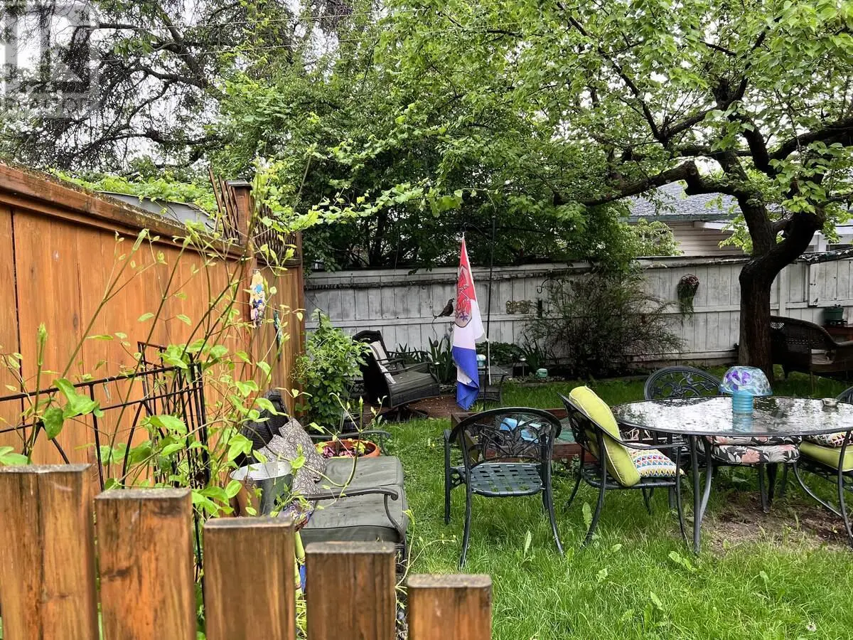 864 Lawson Avenue. Kelowna, British Columbia