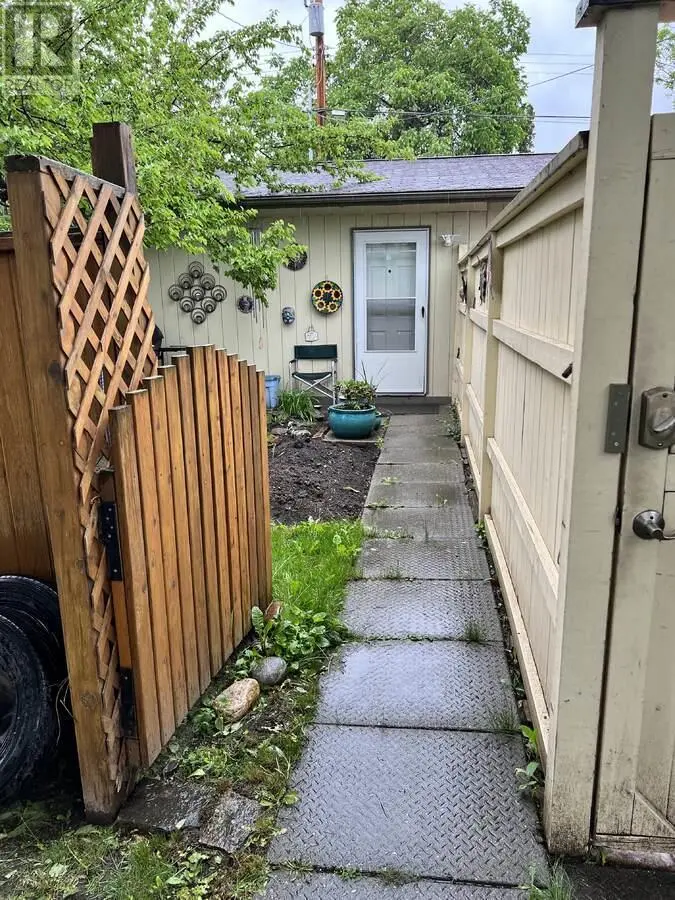 864 Lawson Avenue. Kelowna, British Columbia