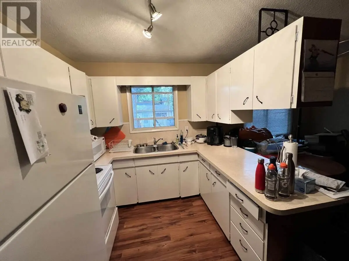 864 Lawson Avenue. Kelowna, British Columbia