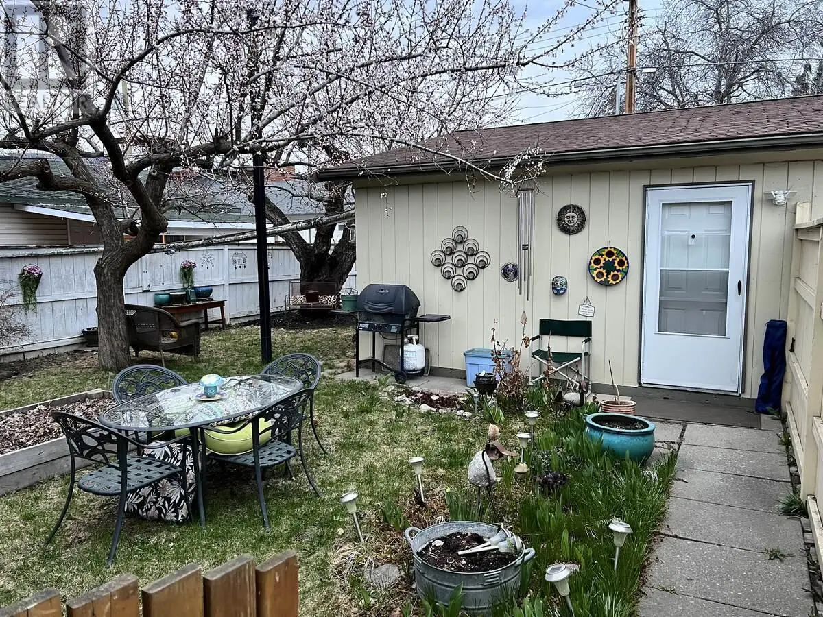 864 Lawson Avenue. Kelowna, British Columbia