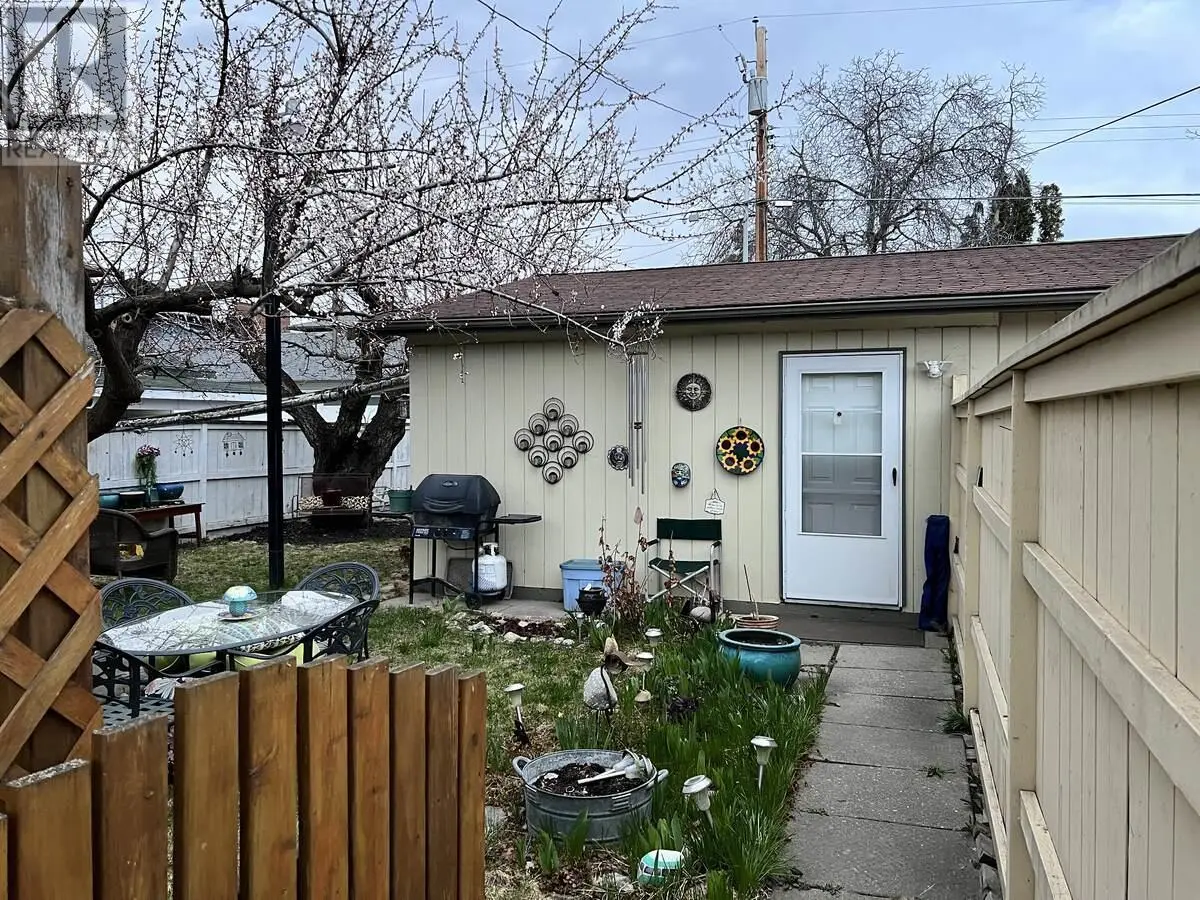 864 Lawson Avenue. Kelowna, British Columbia