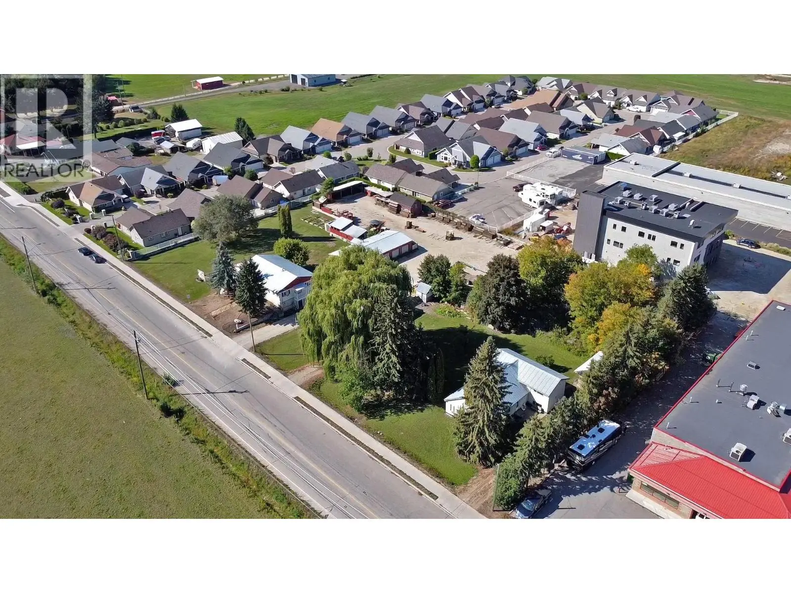 1091, 1131, 1171 10 Street Sw. Salmon Arm, British Columbia