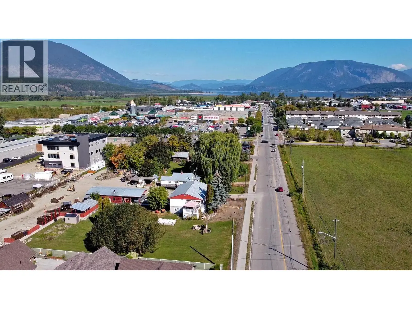 1091, 1131, 1171 10 Street Sw. Salmon Arm, British Columbia