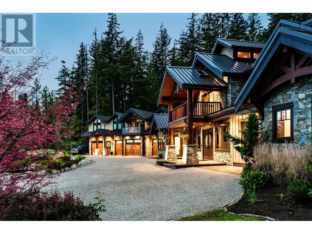 3299 Black Bear Way, Anmore