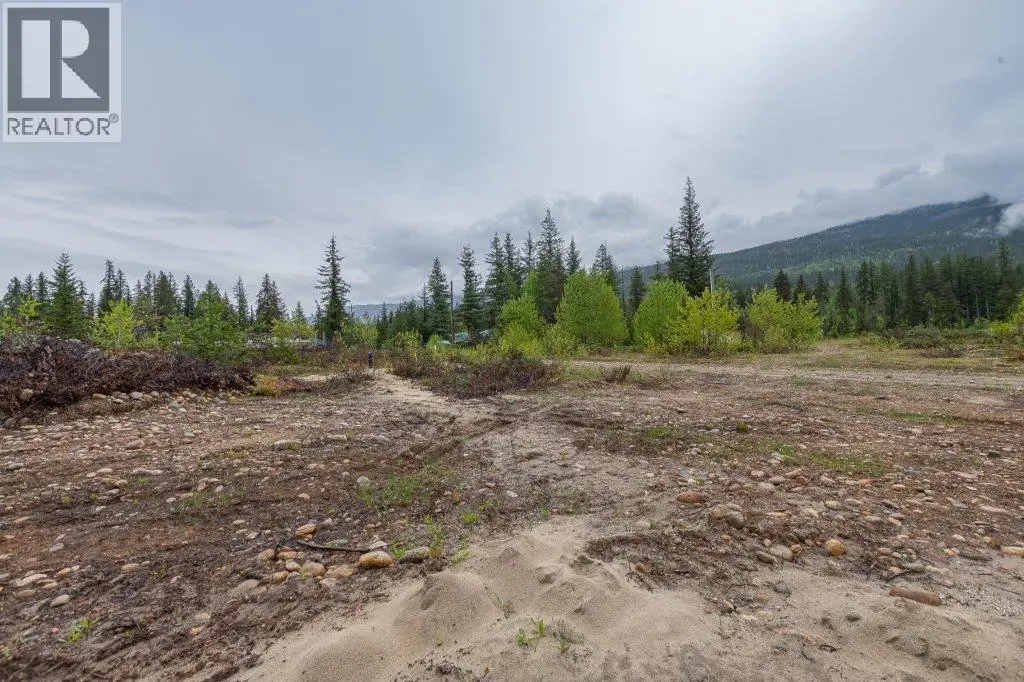 4103 Balsam Way. Malakwa, British Columbia