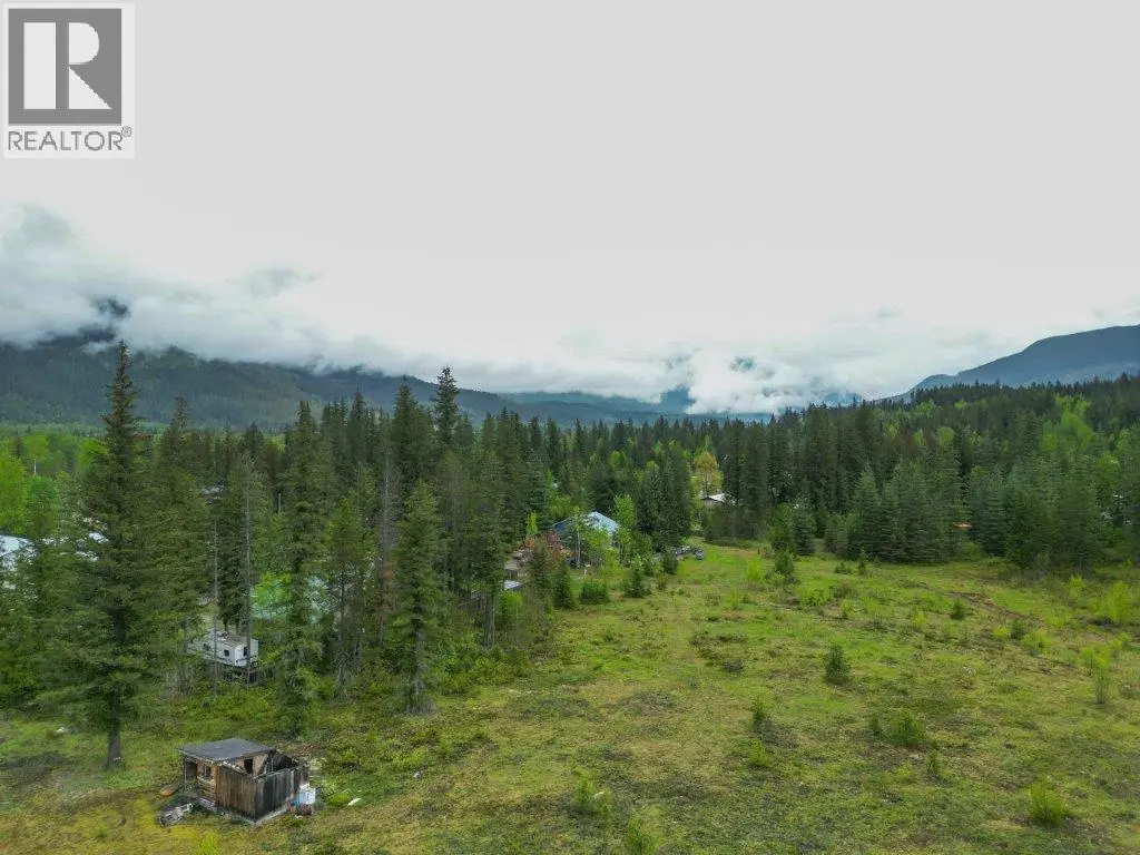 4103 Balsam Way. Malakwa, British Columbia