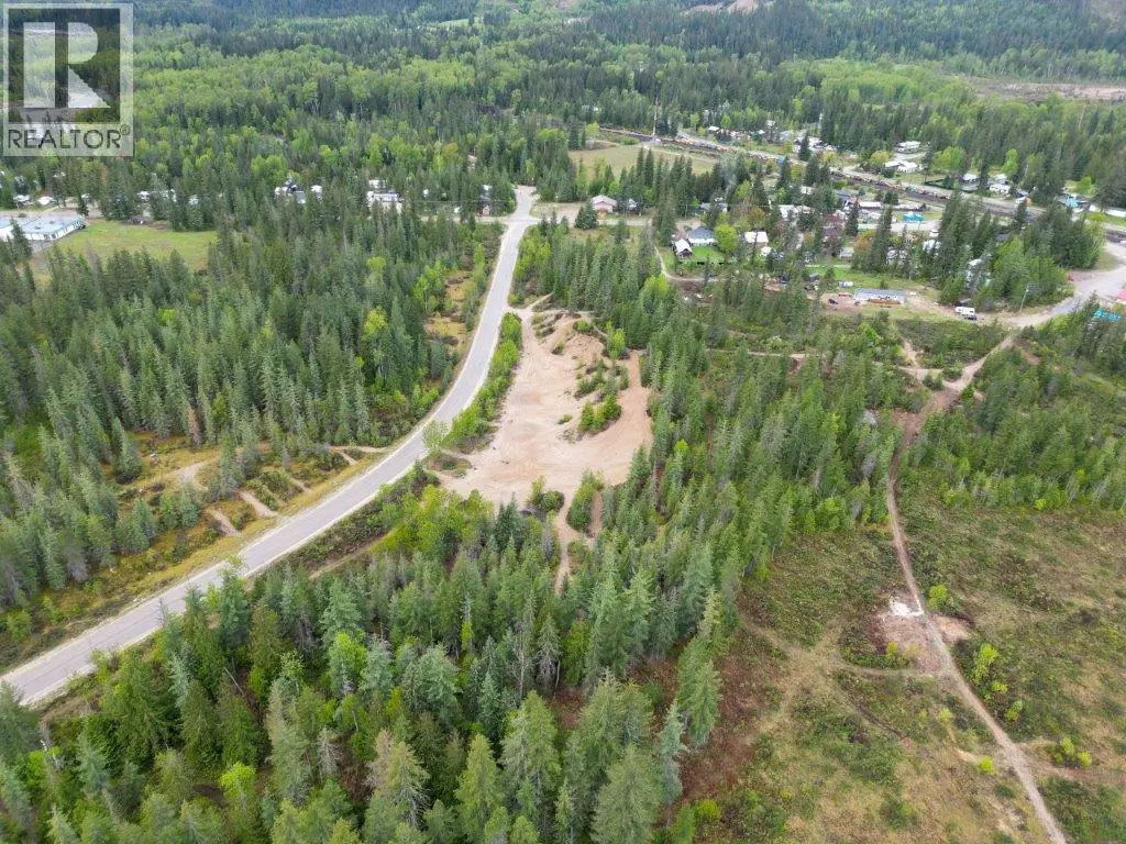 4103 Balsam Way. Malakwa, British Columbia
