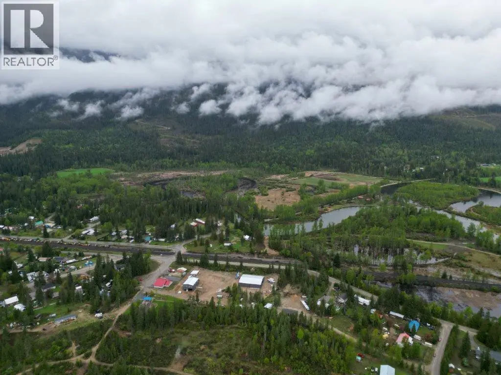 4103 Balsam Way. Malakwa, British Columbia