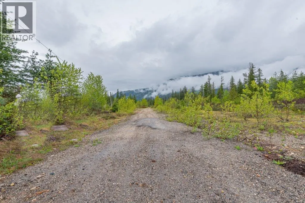 4103 Balsam Way. Malakwa, British Columbia