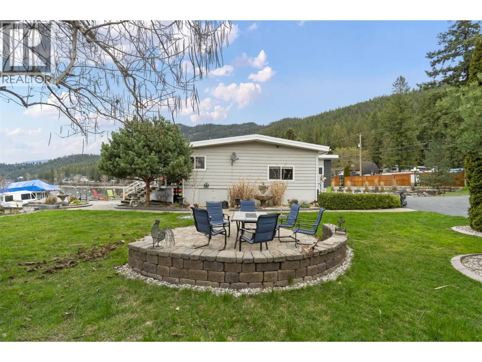 2009 Eagle Bay Road. Blind Bay, British Columbia