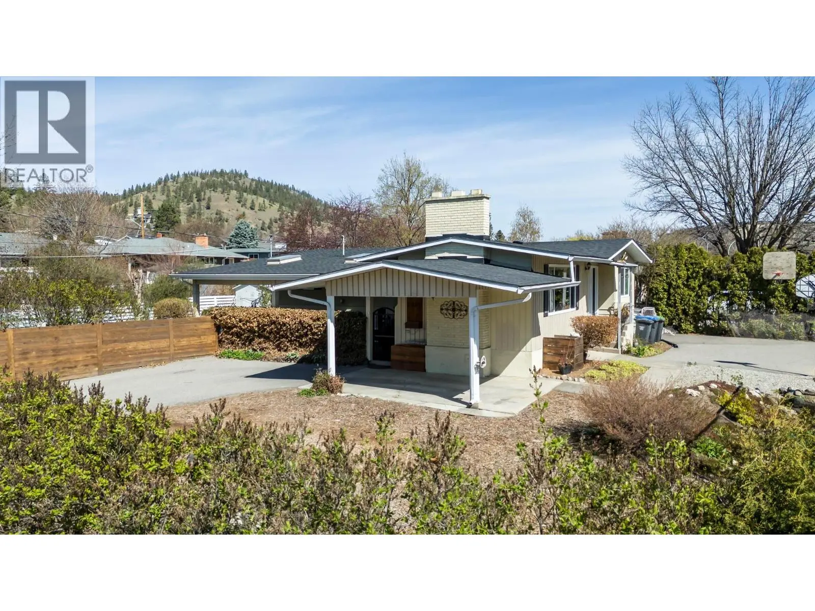 1880 Broadview Avenue. Kelowna, British Columbia