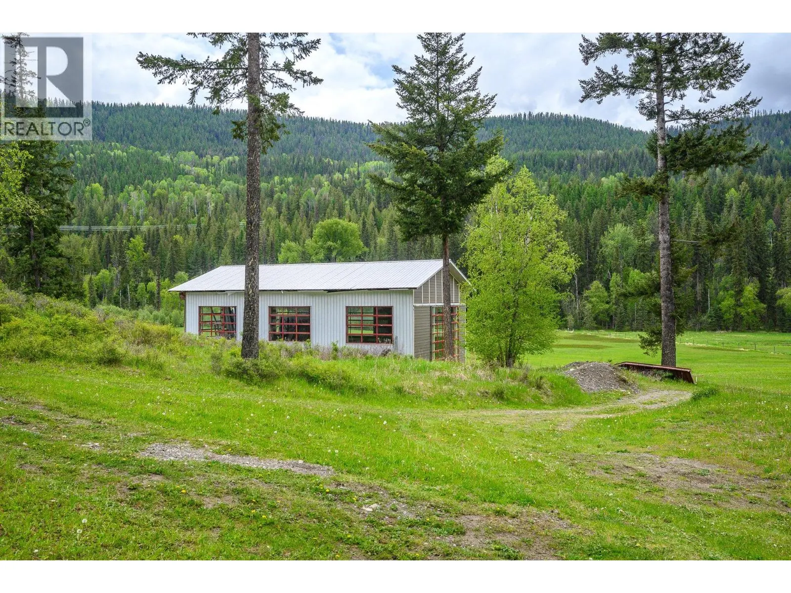 4 Hollingsworth Road. Cherryville, British Columbia