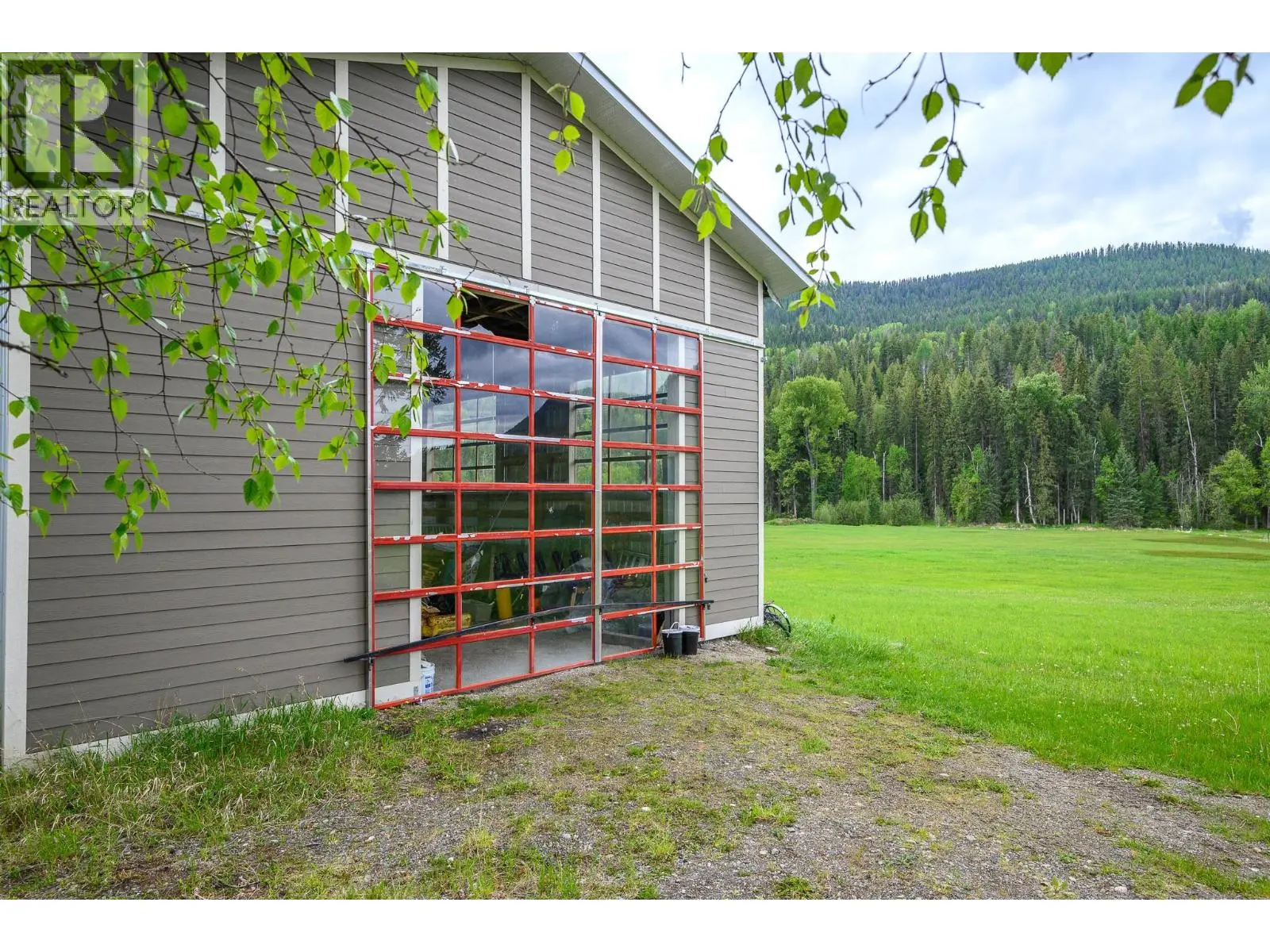 4 Hollingsworth Road. Cherryville, British Columbia