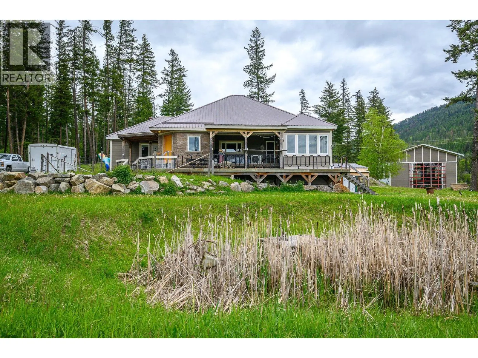 4 Hollingsworth Road. Cherryville, British Columbia