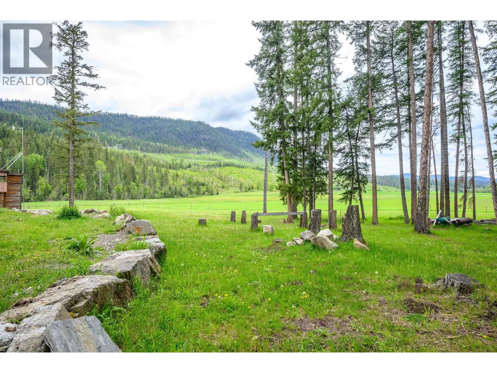 4 Hollingsworth Road. Cherryville, British Columbia
