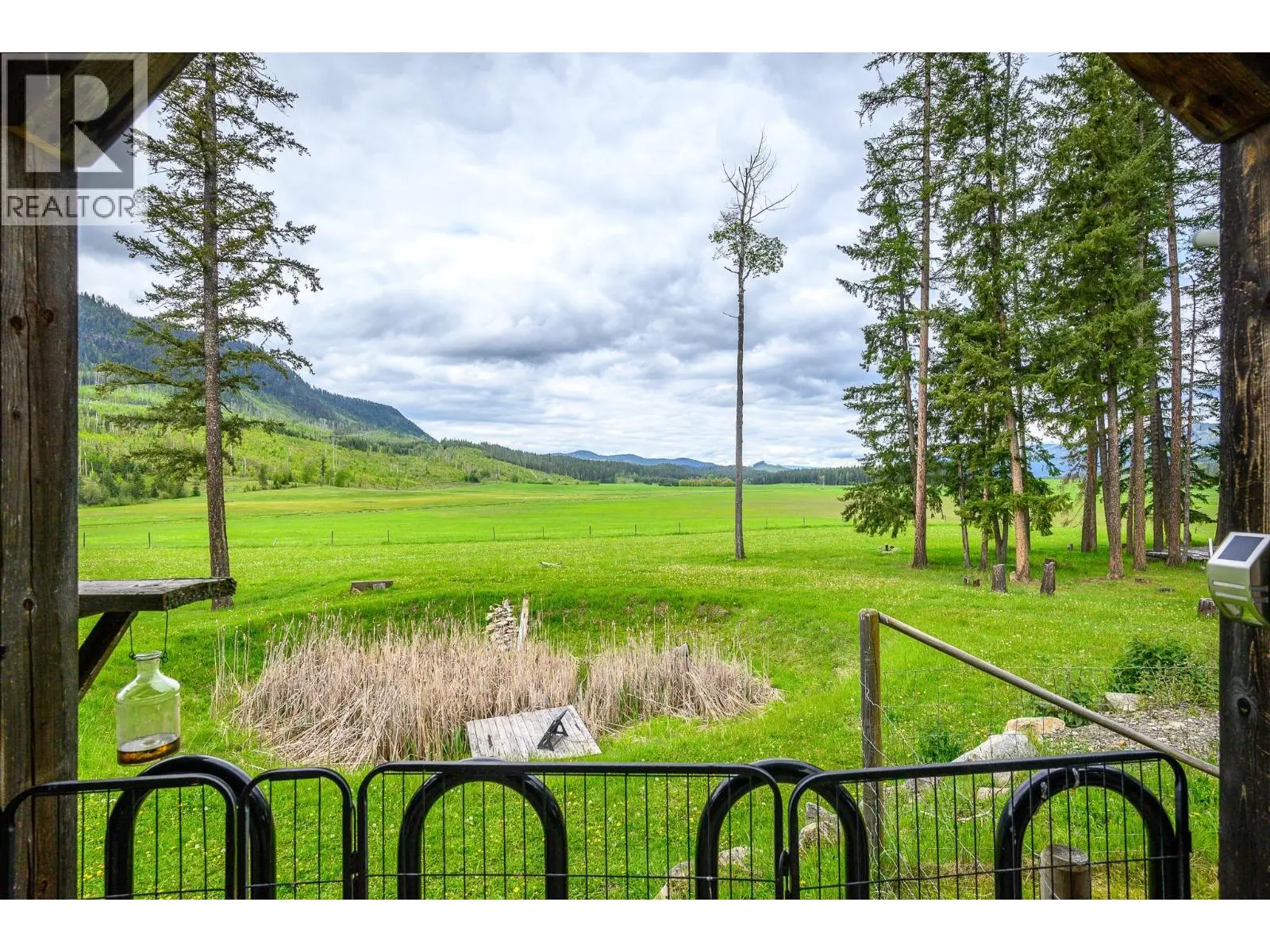 4 Hollingsworth Road. Cherryville, British Columbia