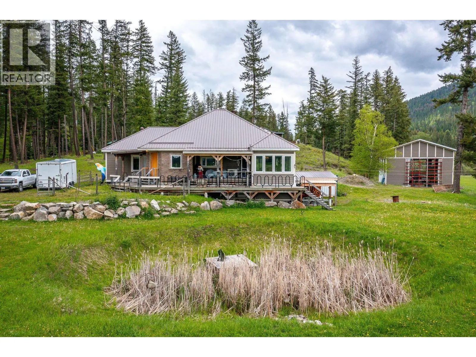 4 Hollingsworth Road. Cherryville, British Columbia