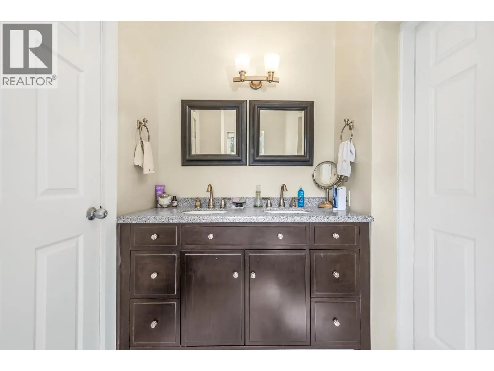 4 Hollingsworth Road. Cherryville, British Columbia
