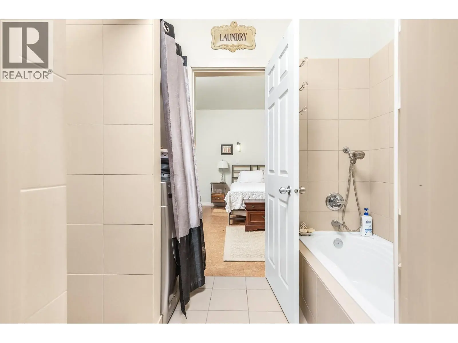4 Hollingsworth Road. Cherryville, British Columbia