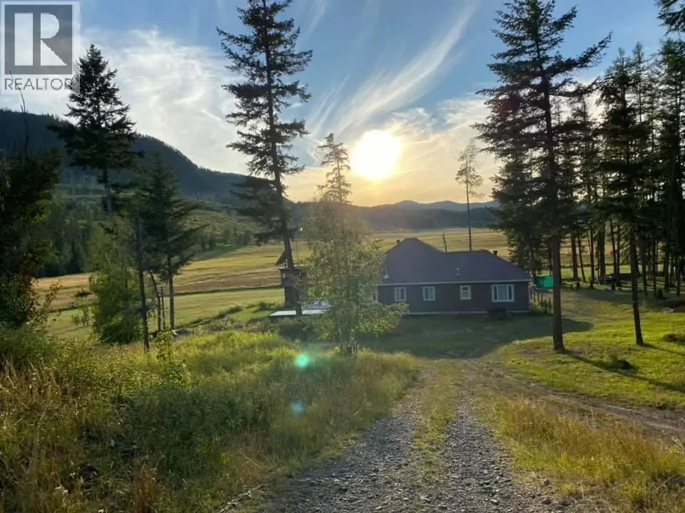 4 Hollingsworth Road. Cherryville, British Columbia